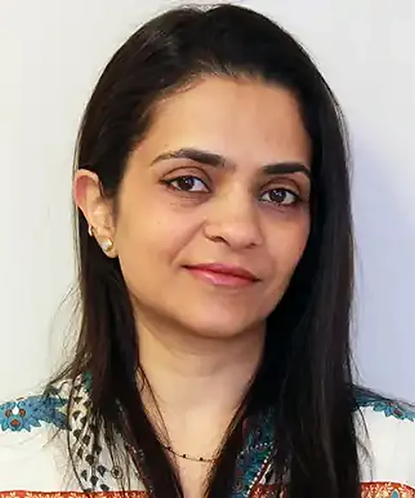 Portrait of Minal Kalola, LPT, co-founder of Central Jersey Physical Therapy